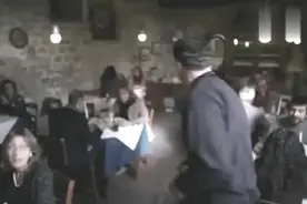 厨师有事离开，打杂的小姑娘临时炒菜结果顾客都吃惊了视频封面