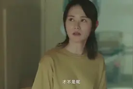 女同学来到男生寝室，乱的男生都开始嫌弃自己视频封面