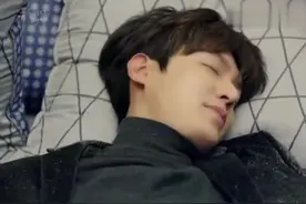 美人鱼在陆地说话越来越溜了，土味情话都可以说出，笑疯了