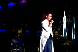 美女选手唱歌太好听，很尽兴，评委站起来捣乱，瞎哼哼视频封面