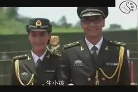 特种兵婚礼竟然被突发任务打断，新娘脱掉鞋子跑向飞机视频封面