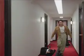 周星驰满脸红唇，走着六亲不认的步伐视频封面