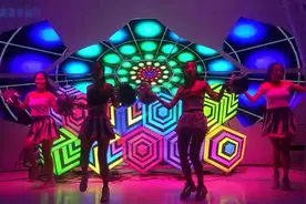 在西安曲江大唐不夜城看美女啦啦队激情舞动（一）视频封面