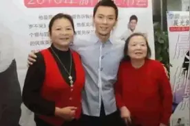 李晨一家素颜生活照，富态妈妈曾是军官，跟准儿媳范冰冰亲如母女