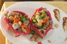 《鸡肉火龙果》图片
