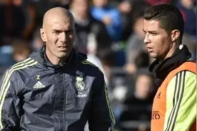 齐达内给C罗上课 任意球比拼完胜图片