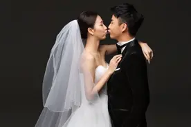 弦子晒婚纱照 与李茂秘恋两年终于修成正果！图片