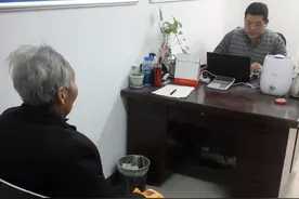 开封市龙亭区原122名民办教师领到了养老补贴图片