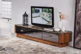 客厅电视柜上适合摆什么装饰品图片