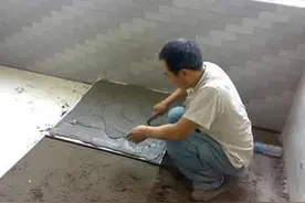 住进新房不到一年！地板天天“起灰” 我是哭着看完的！图片