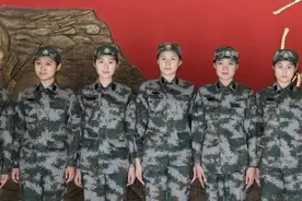 仪仗队女新兵图片