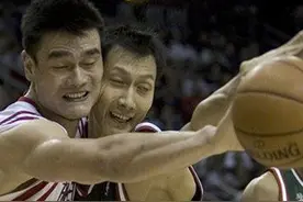 搞笑内涵图：我们来玩老鹰抓小鸡图片