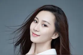 刘颖伦红裙时尚大片曝光 演绎学院派少女风图片