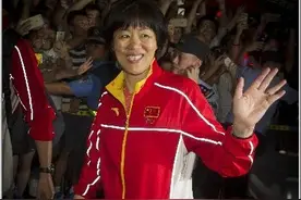 中国女排回国图片