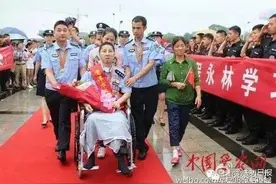 公安部：伤残民警同时享受社会残疾人待遇图片
