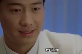 赌神一对小2敢跟一对K，被怀疑底牌是A，于是对手梭哈了