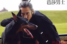 吴秀波梳丸子头玩滑板遛狗 老男人也是太帅图片