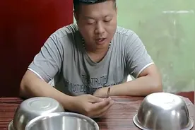 男友为女孩准备生日礼物，女孩放弃五百块，结果男友给了更大惊喜视频封面