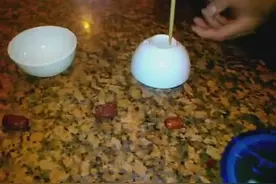 中国古典戏法，也是江湖骗术之一，名字叫做三仙归洞。图片