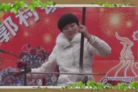 商丘高中女生谢紫文坠胡独奏图片