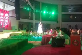 小歌手甜美的歌《唱唱老爸》，老爸是女儿的靠山，是撑起幸福的家图片