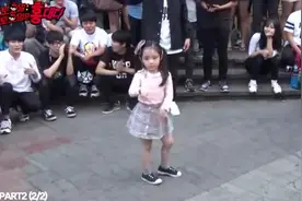 韩国小女孩街头表演，瞬间吸引全场目光，跳的太好了！