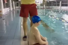最霸气的戴泳帽的方法！你可能看过GIF，这是原始视频图片