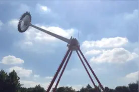 上海欢乐谷 大摆锤——中国摆幅最大！