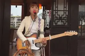 草根歌手饭馆卖唱一首《卓玛》被她唱出了另一种韵味图片