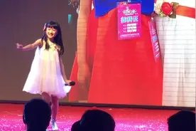 山村留守女童爱唱老人听的戏曲，还获得了大奖图片