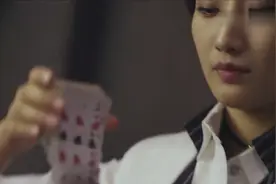 赌场一姐首秀洗牌技术，当场帅了我一脸图片
