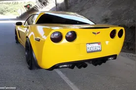 都很暴力，GT-R/科尔维特ZR1加速对比！视频封面