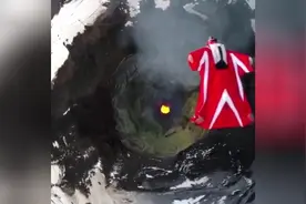 疯狂实验：火山熔岩，我来了！翼装飞行飞向火山口！图片