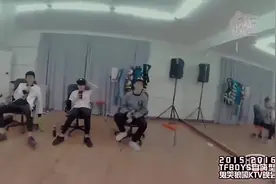 tfboys三人KTV，王源搞笑改歌词，王俊凯千玺笑了！视频封面