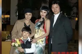 范冰冰16岁弟弟近照曝光 眉目清秀青春帅气视频封面
