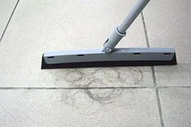 掉发难打扫，怎样才能让头发不会总是掉呢？图片