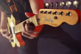 Fender不玩吉他玩耳机了图片