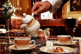 你以为下午茶就一定是茶么？在英国下午茶讲究很多的~图片