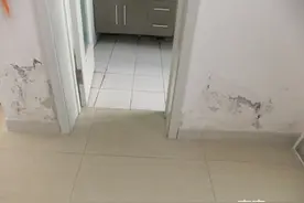 卫生间门口渗水是怎么回事 如何维修是关键图片