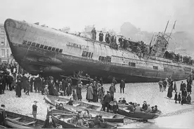 英国海滩上的德国U型潜艇 曾在海上出尽了风头图片