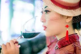 钢琴家的孤独，你永远不懂——美女钢琴艺术家-邓淇丹图片