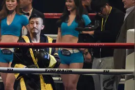 邹市明8回合TKO巴西对手 赢下WBO蝇量级拳王争霸赛图片