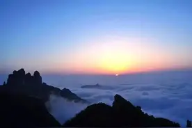 红太阳照边疆图片