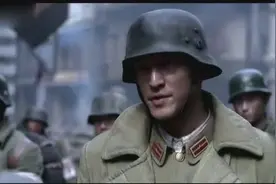 大美女小宋佳被士兵纠缠，胡歌出面英雄救美！