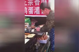 实拍小摊老板做鸡蛋灌饼，20秒做好3个，冲这速度我帮你上头条图片