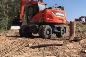 开这种轮式挖掘机，需要什么级别的驾驶证呢？疑惑多年