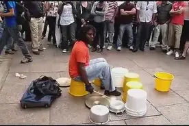 街头这样的打击乐真是棒极了图片