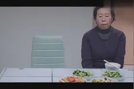 乡下母亲进城照顾女儿 生活自理能力变负数图片