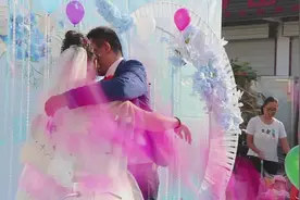 农村真实结婚典礼，红色沂蒙的婚礼朴实低调见证了爱情，画面温馨视频封面