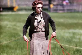 英国女王的柯基情缘：曾为爱犬与女儿爆发矛盾图片